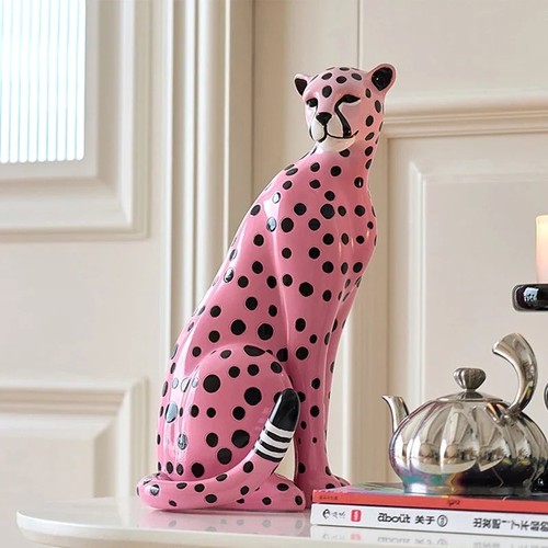 Pink leopard cheetah figurine - pink,