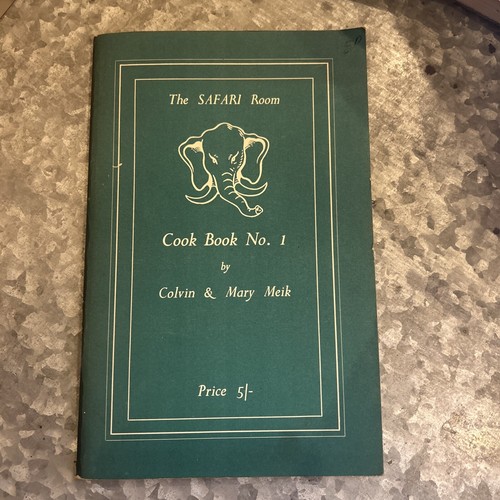 The safari room - room, book
